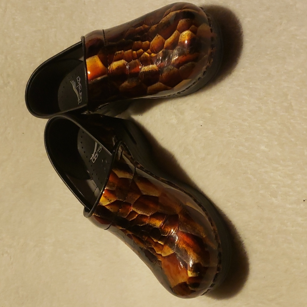 Dansko Patent Leather Reptile Pattern Clogs, Us S… - image 1